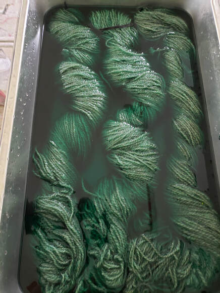 Dyeing Variegated Yarns Using the Twisted Skein Method - Being